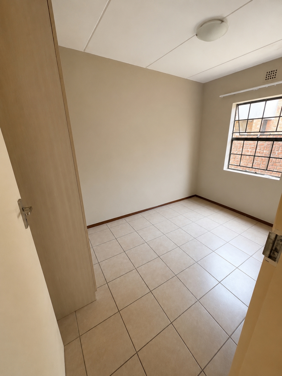 To Let 2 Bedroom Property for Rent in Noordwyk Gauteng