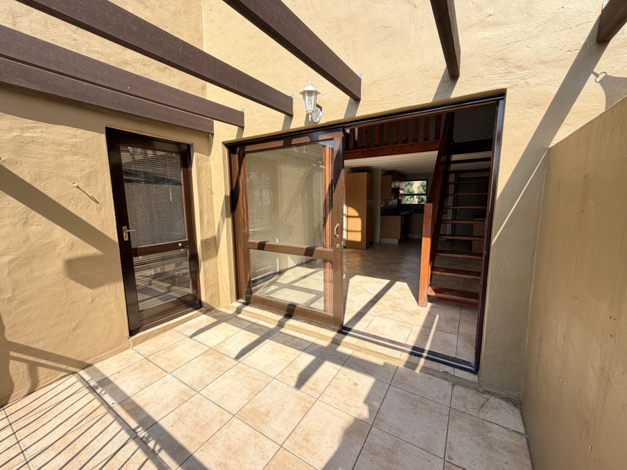 2 Bedroom Property for Sale in Lonehill Gauteng