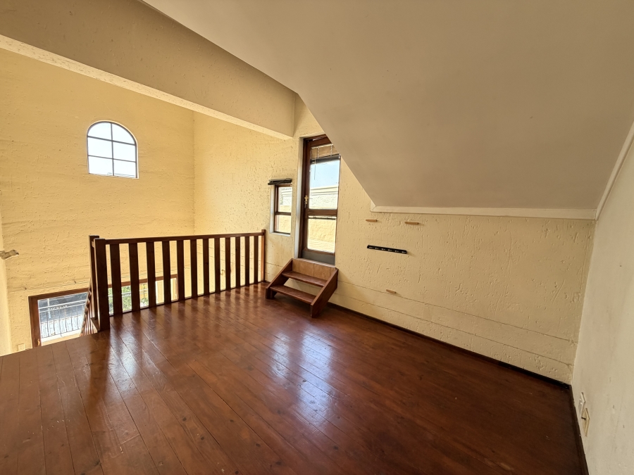 2 Bedroom Property for Sale in Lonehill Gauteng