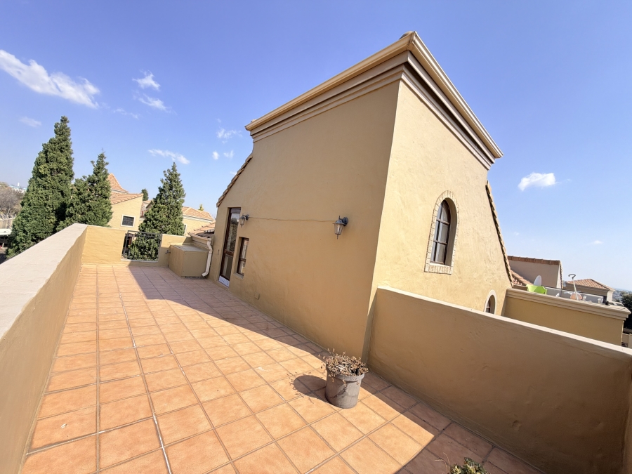 2 Bedroom Property for Sale in Lonehill Gauteng