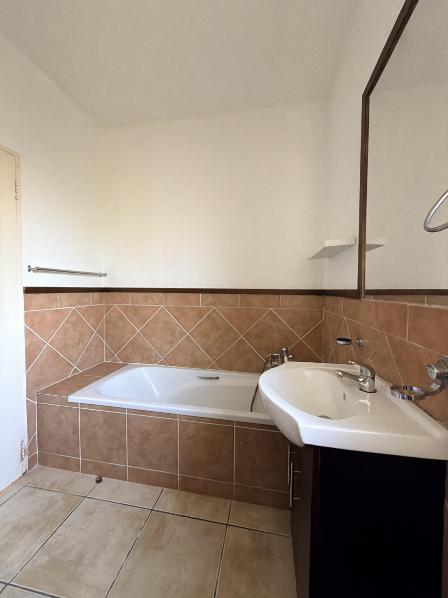 2 Bedroom Property for Sale in Lonehill Gauteng
