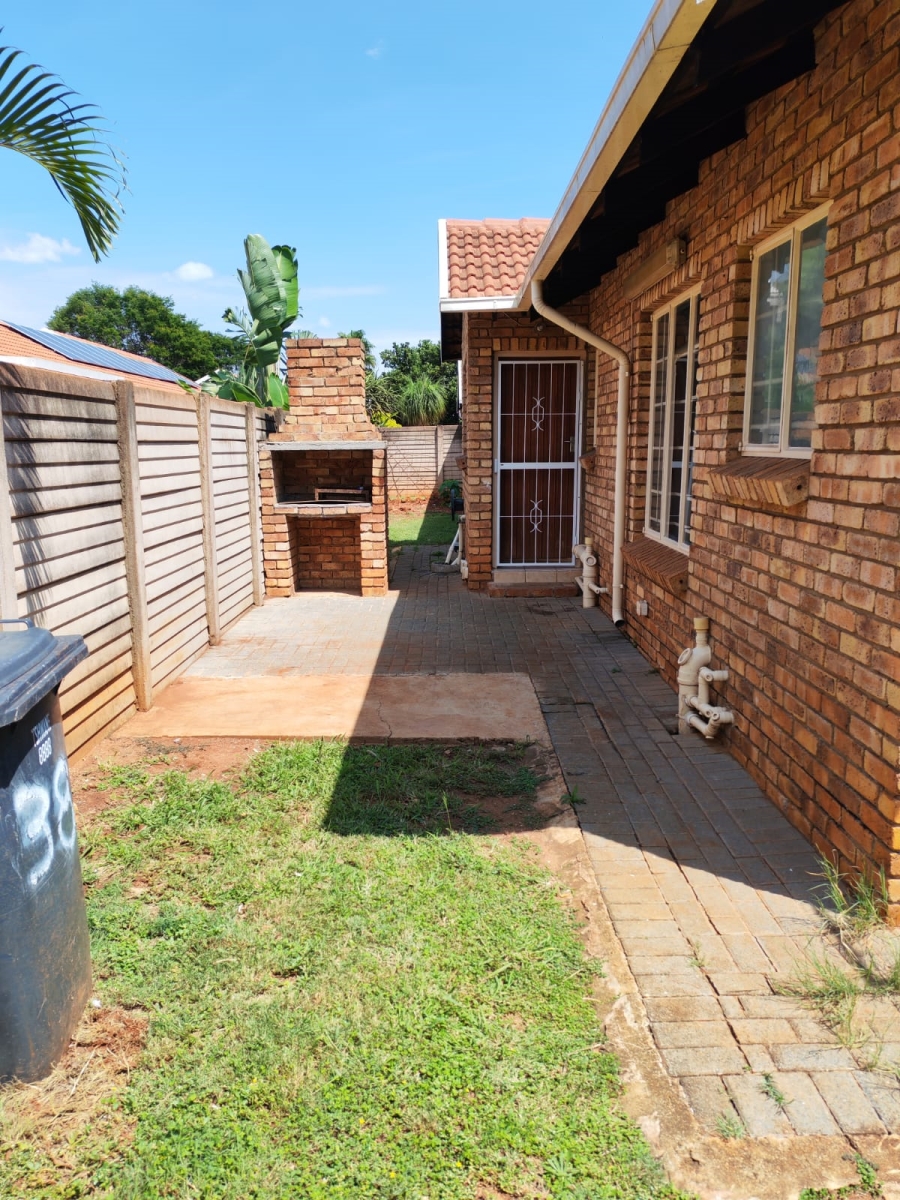 3 Bedroom Property for Sale in Dorandia Gauteng