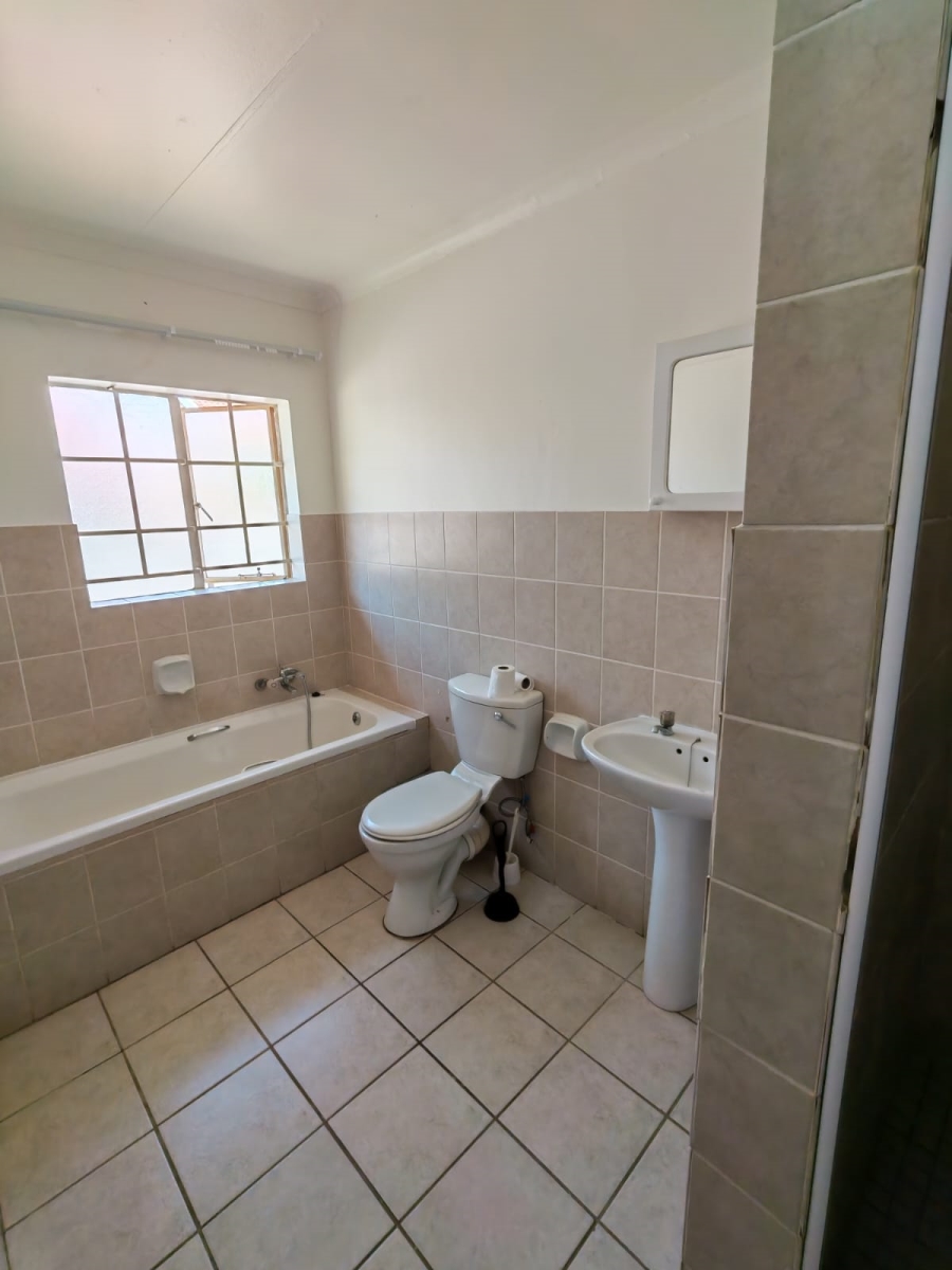 3 Bedroom Property for Sale in Dorandia Gauteng