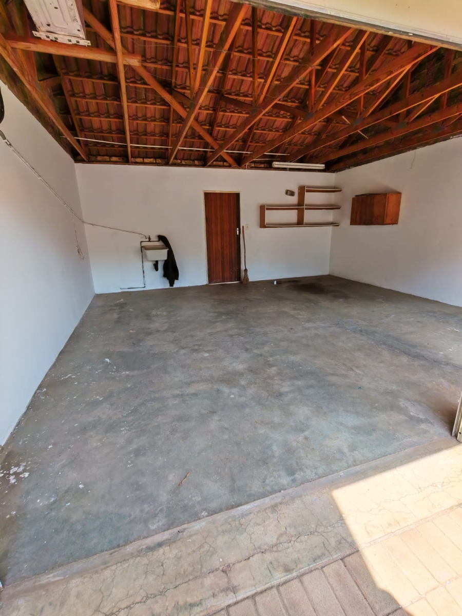 3 Bedroom Property for Sale in Dorandia Gauteng