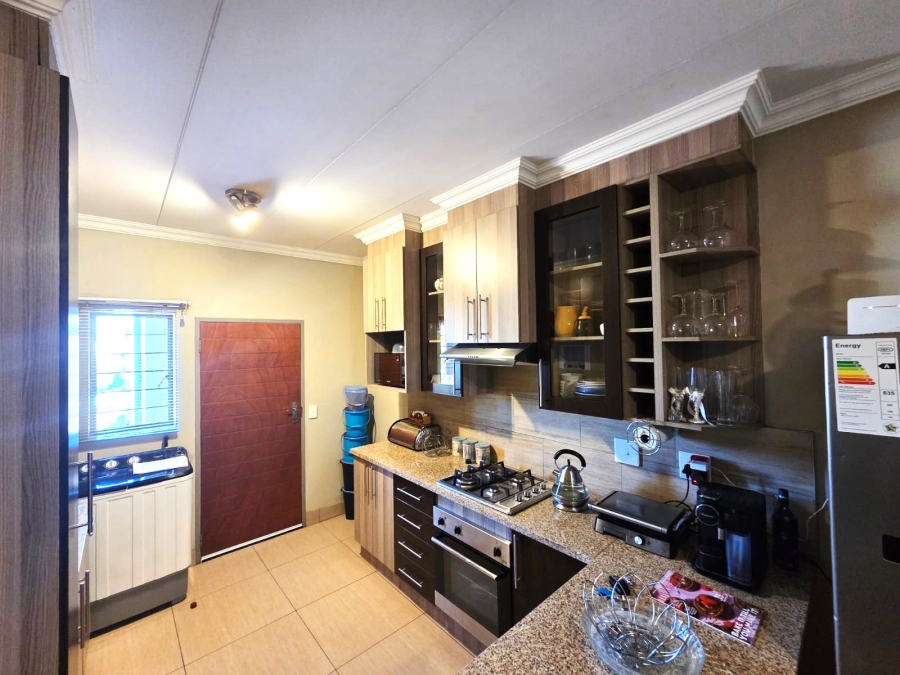 To Let 2 Bedroom Property for Rent in Moregloed Gauteng