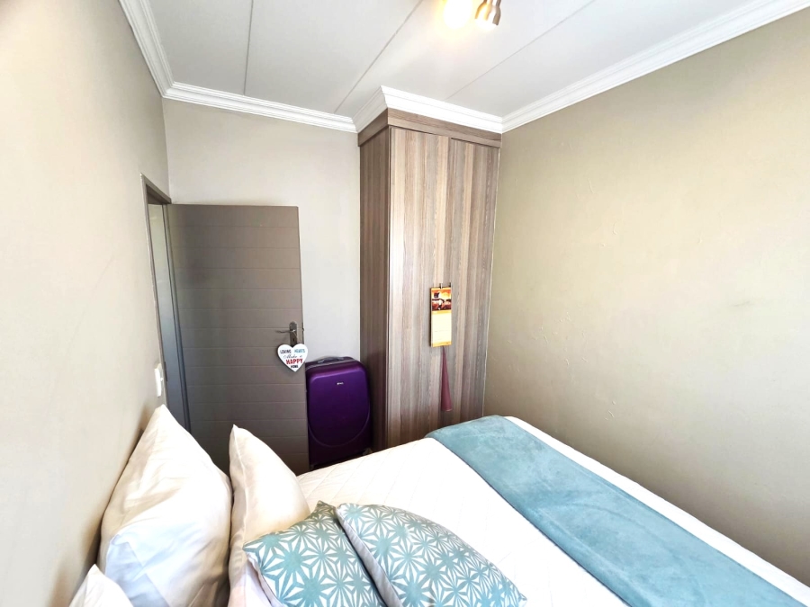 To Let 2 Bedroom Property for Rent in Moregloed Gauteng