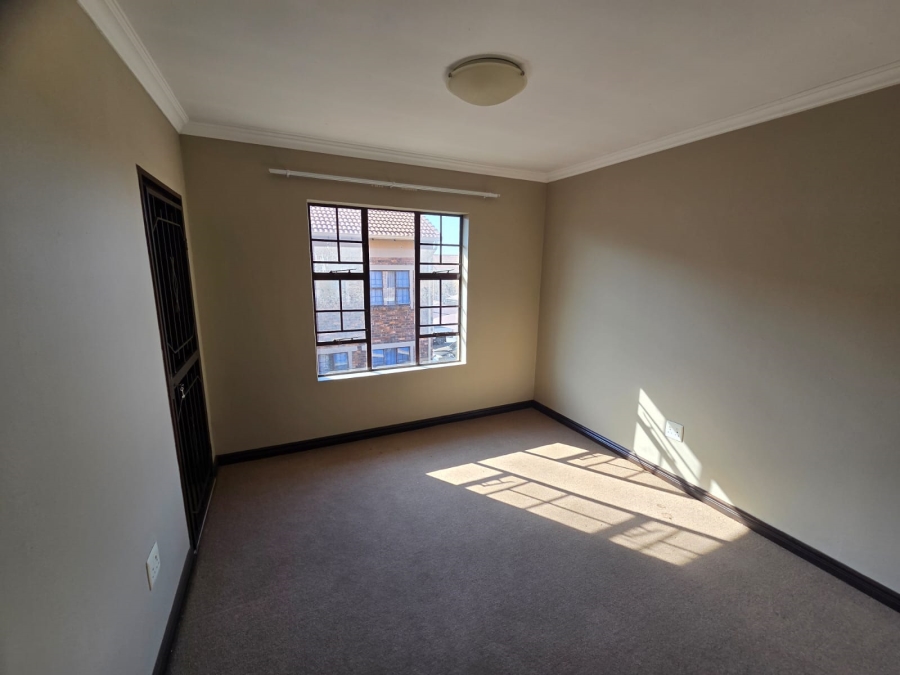 2 Bedroom Property for Sale in Magalieskruin Gauteng