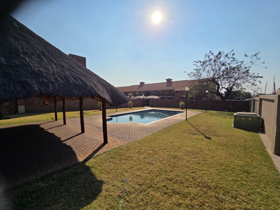 2 Bedroom Property for Sale in Magalieskruin Gauteng