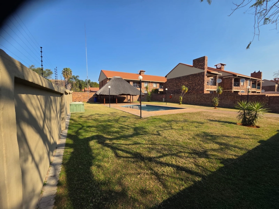 2 Bedroom Property for Sale in Magalieskruin Gauteng