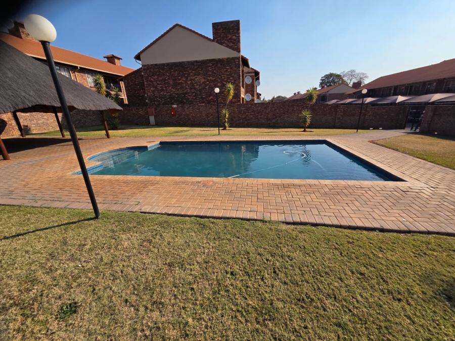 2 Bedroom Property for Sale in Magalieskruin Gauteng