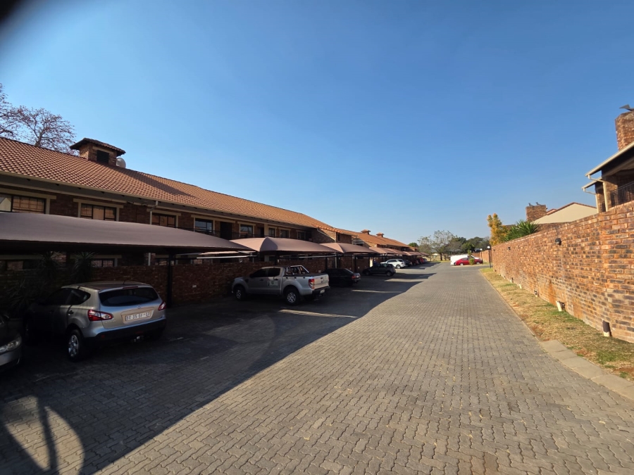 2 Bedroom Property for Sale in Magalieskruin Gauteng