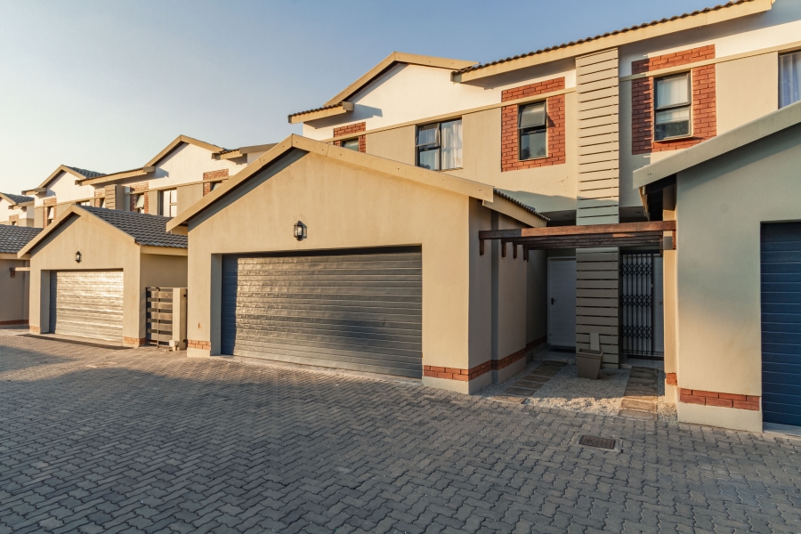 3 Bedroom Property for Sale in Equestria Gauteng