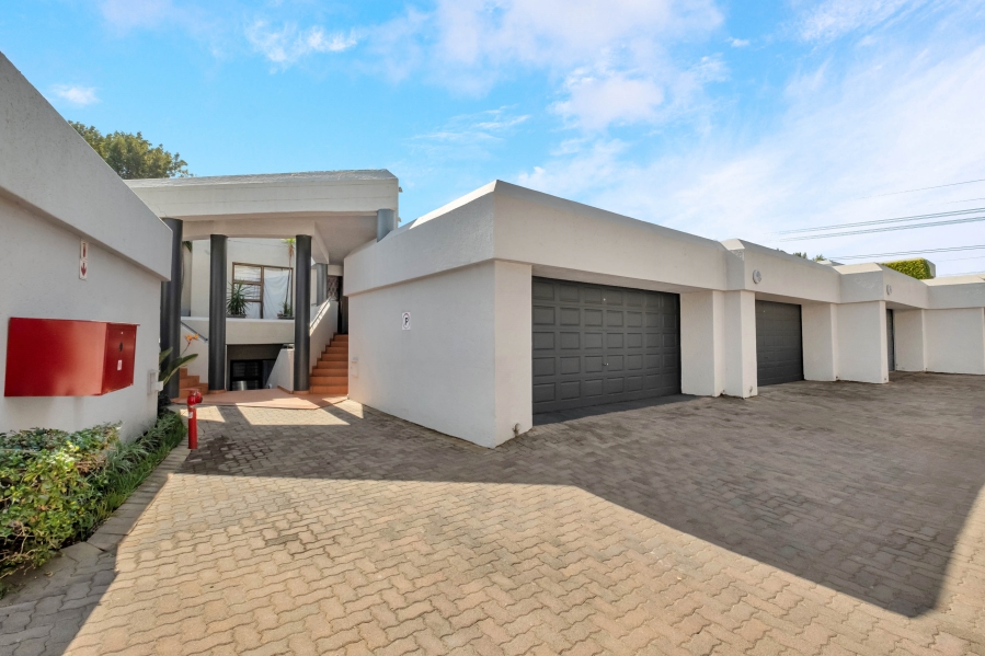 3 Bedroom Property for Sale in Benmore Gardens Gauteng