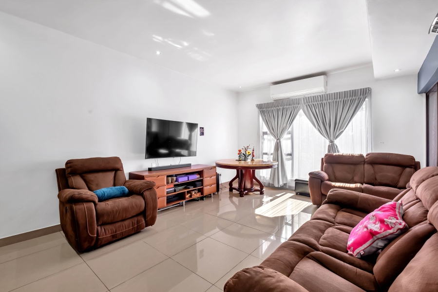 3 Bedroom Property for Sale in Benmore Gardens Gauteng