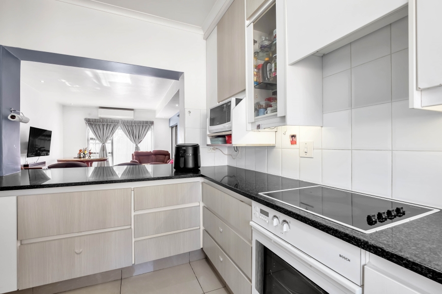 3 Bedroom Property for Sale in Benmore Gardens Gauteng
