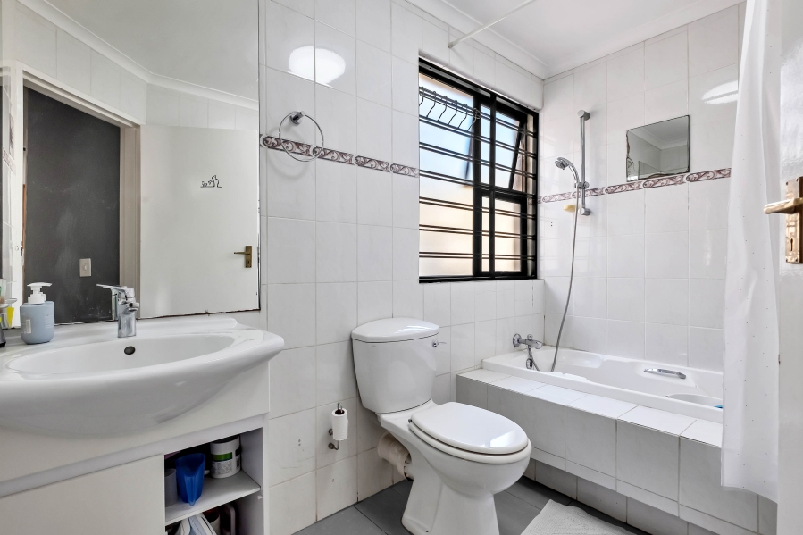 3 Bedroom Property for Sale in Benmore Gardens Gauteng