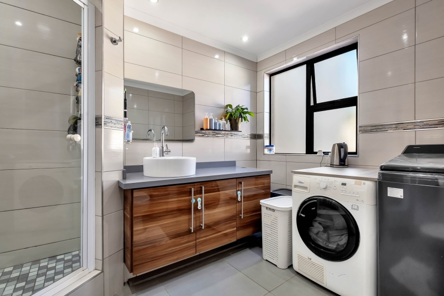3 Bedroom Property for Sale in Benmore Gardens Gauteng
