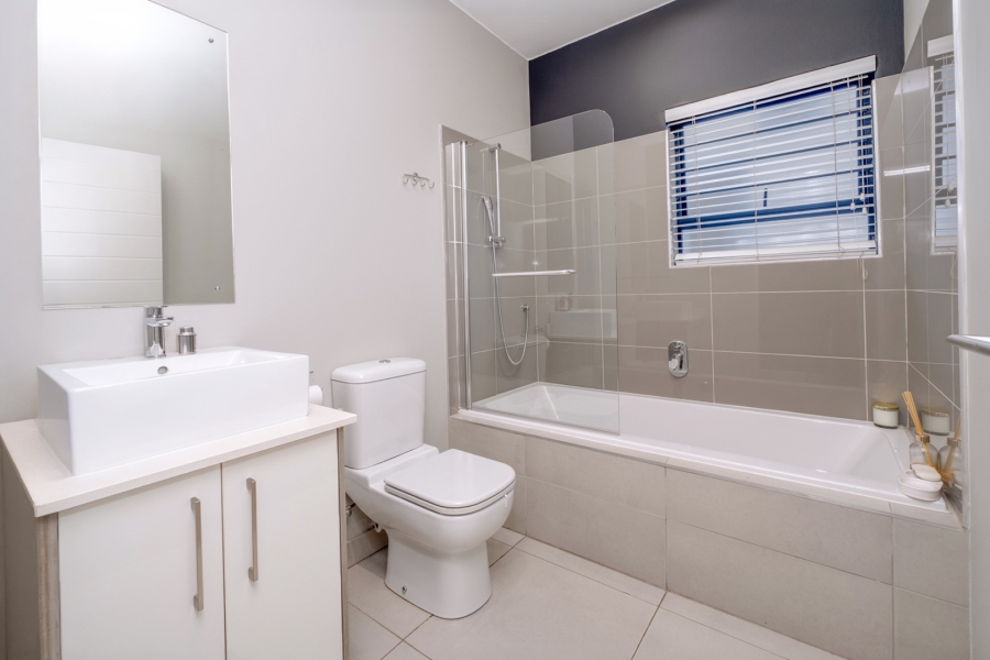 2 Bedroom Property for Sale in Broadacres Gauteng
