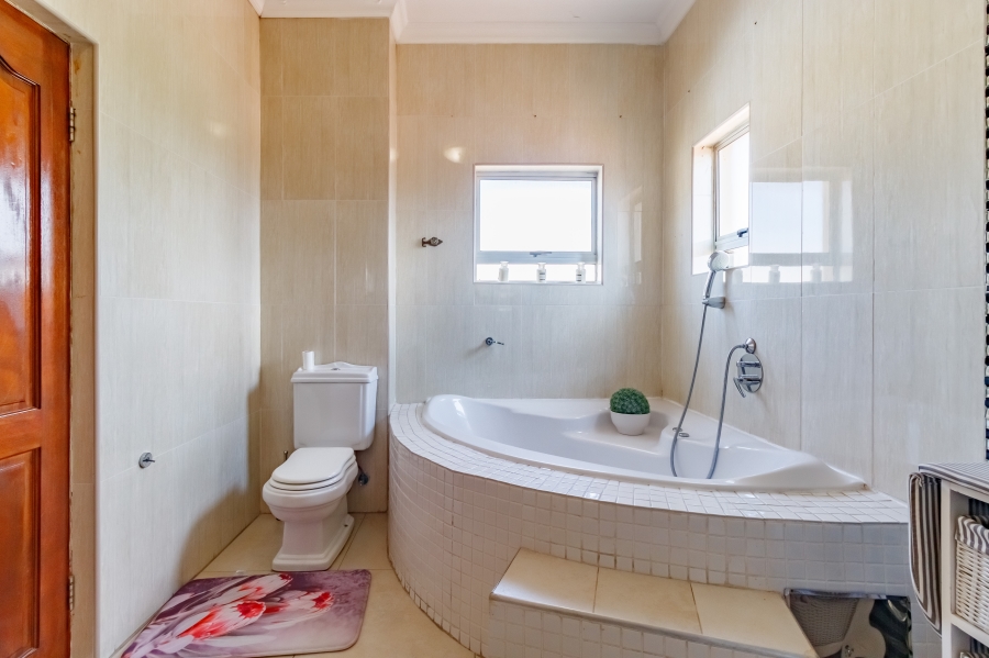 To Let 4 Bedroom Property for Rent in Midstream Estate Gauteng