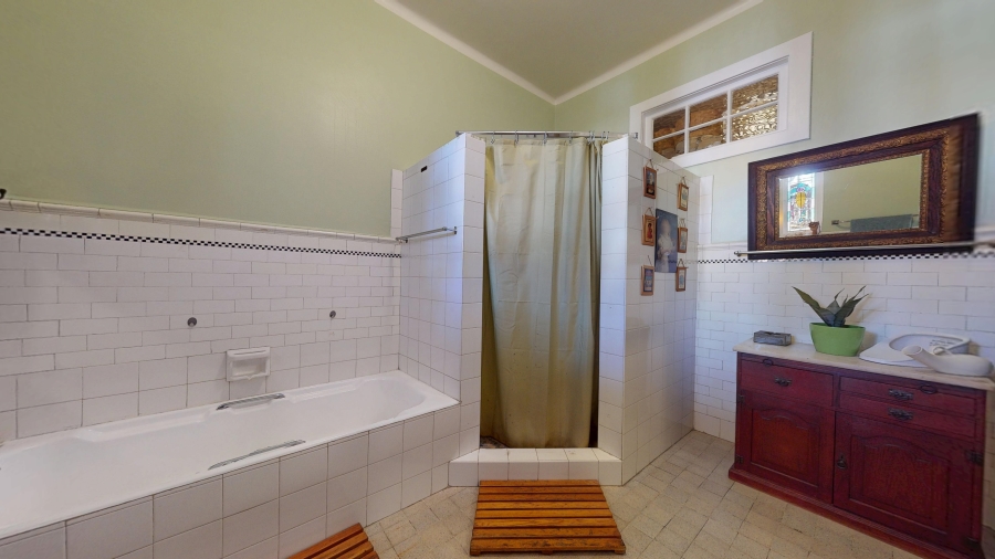 5 Bedroom Property for Sale in Plantation Gauteng