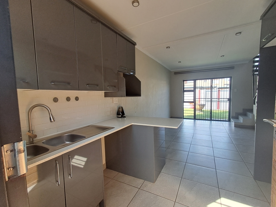 3 Bedroom Property for Sale in Albertsdal Gauteng