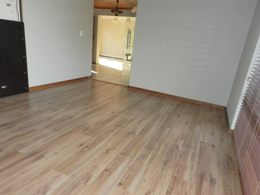 To Let 3 Bedroom Property for Rent in Florida Park Gauteng
