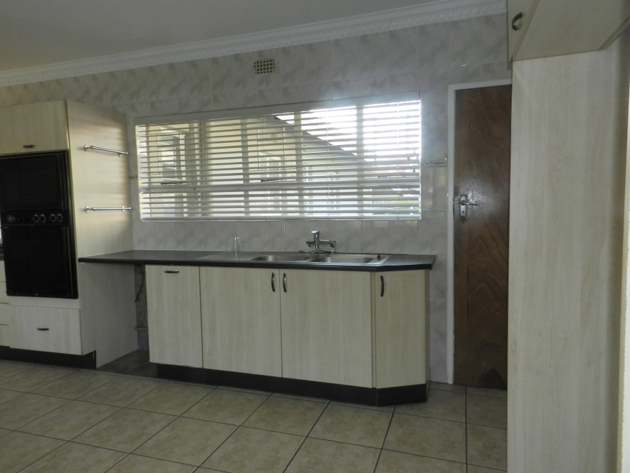 To Let 3 Bedroom Property for Rent in Florida Park Gauteng