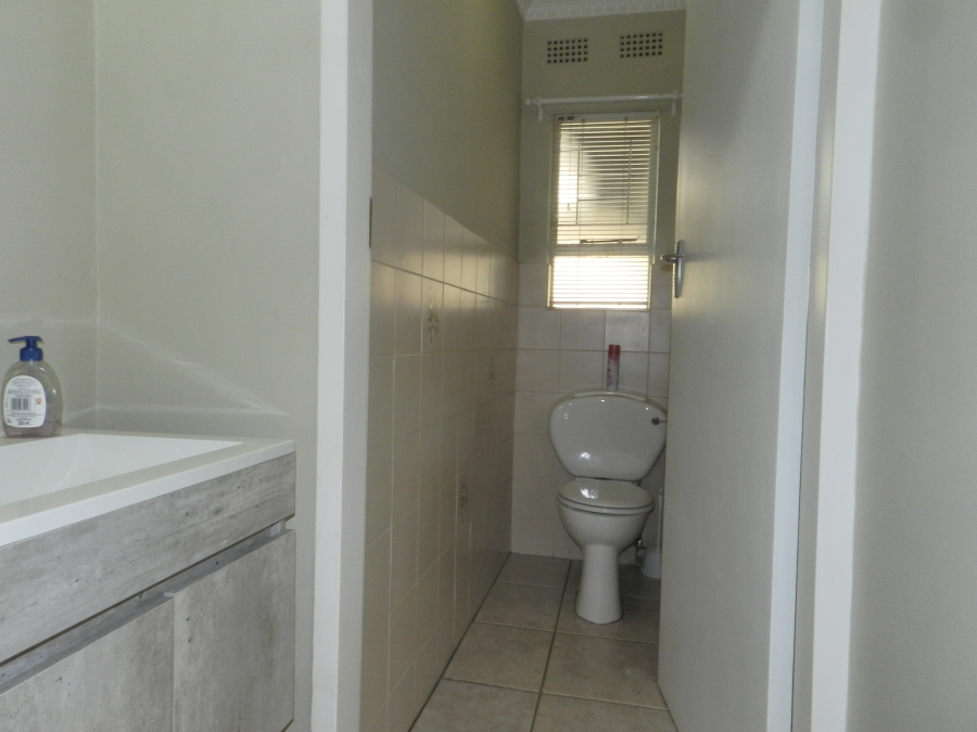 To Let 3 Bedroom Property for Rent in Florida Park Gauteng