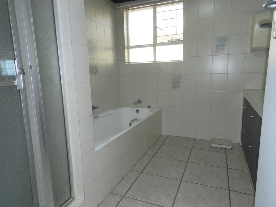 To Let 3 Bedroom Property for Rent in Florida Park Gauteng