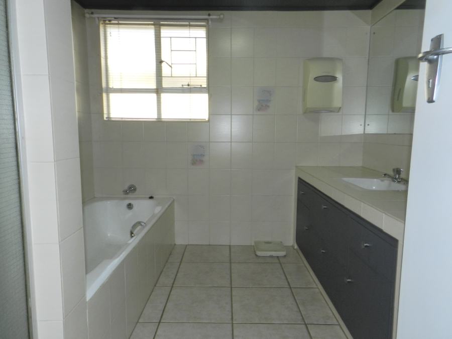 To Let 3 Bedroom Property for Rent in Florida Park Gauteng