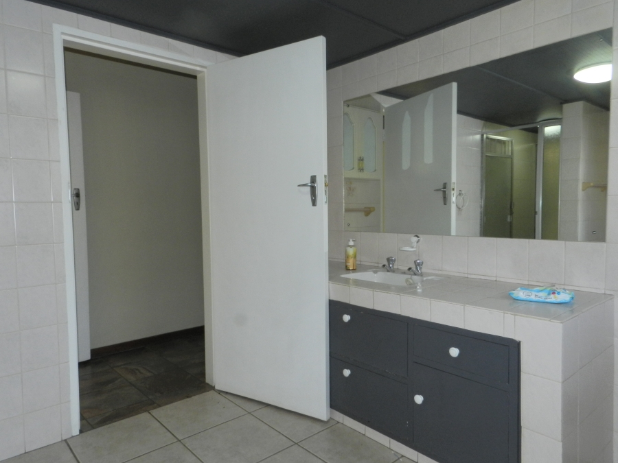 To Let 3 Bedroom Property for Rent in Florida Park Gauteng