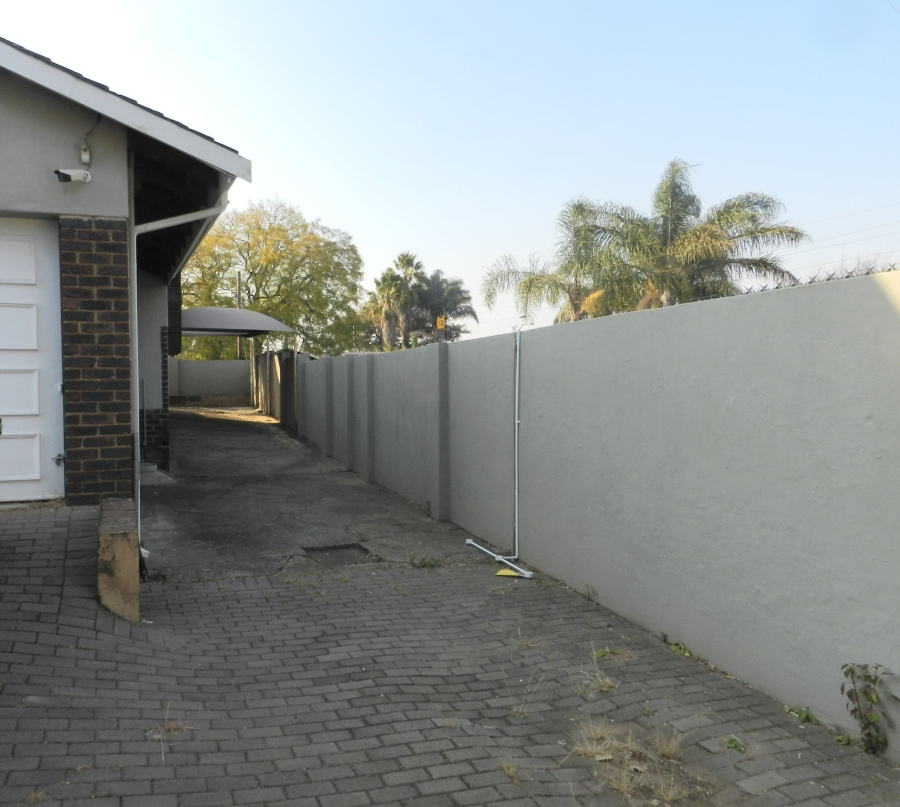 To Let 3 Bedroom Property for Rent in Florida Park Gauteng