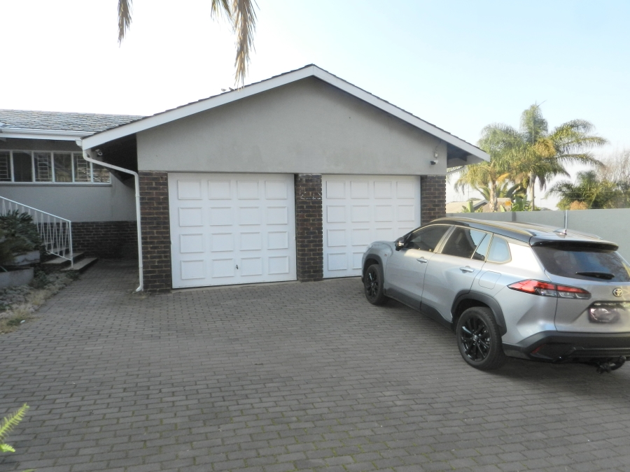 To Let 3 Bedroom Property for Rent in Florida Park Gauteng