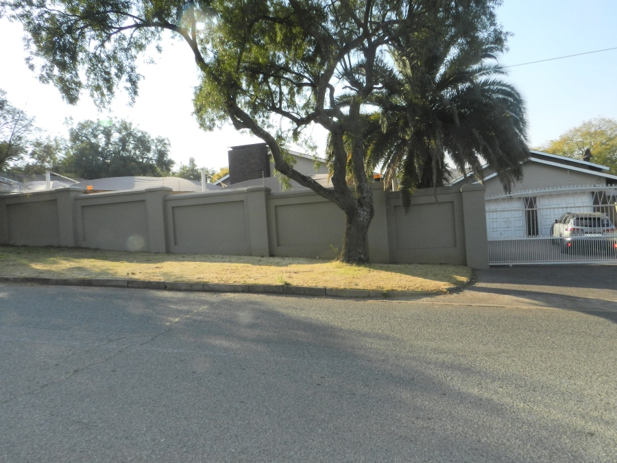 To Let 3 Bedroom Property for Rent in Florida Park Gauteng