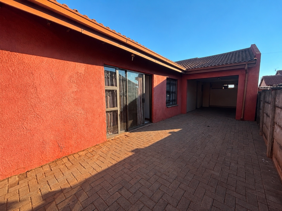 3 Bedroom Property for Sale in Sebokeng Zone 17 Gauteng
