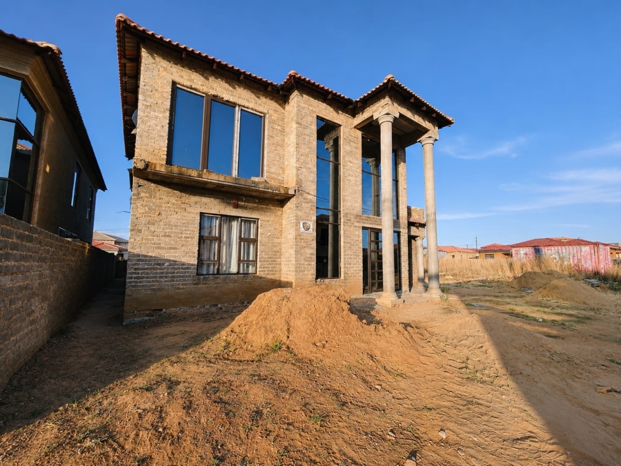 5 Bedroom Property for Sale in Golden Gardens Gauteng