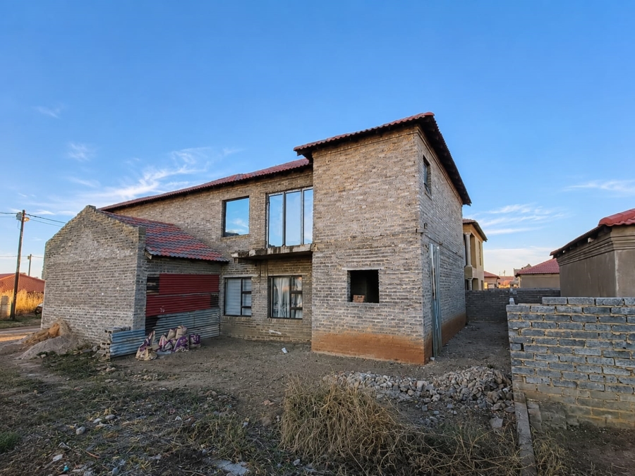 5 Bedroom Property for Sale in Golden Gardens Gauteng