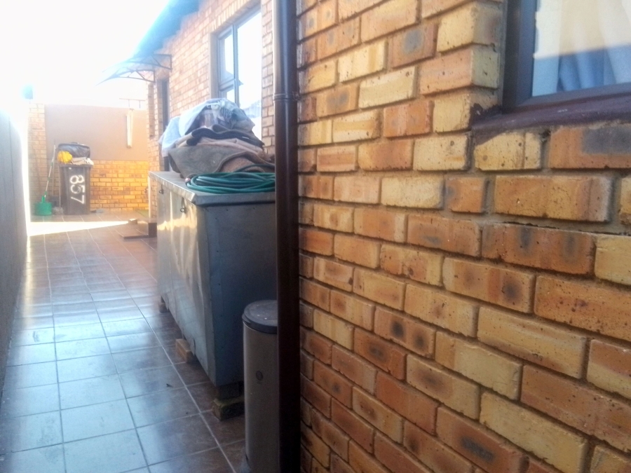 3 Bedroom Property for Sale in Groblerpark Gauteng
