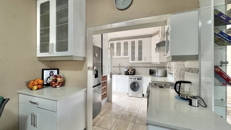 To Let 3 Bedroom Property for Rent in Vorna Valley Gauteng