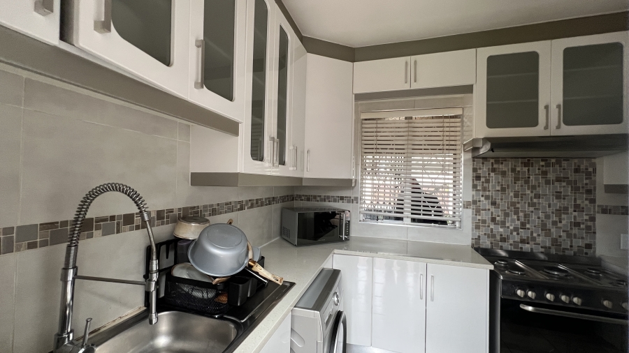 To Let 3 Bedroom Property for Rent in Vorna Valley Gauteng