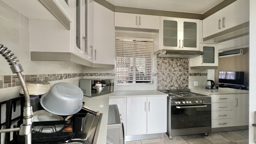 To Let 3 Bedroom Property for Rent in Vorna Valley Gauteng