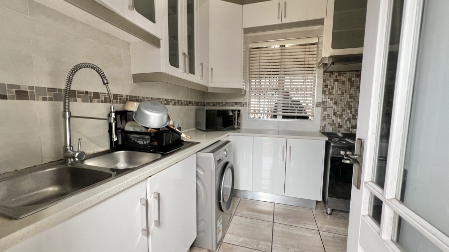 To Let 3 Bedroom Property for Rent in Vorna Valley Gauteng