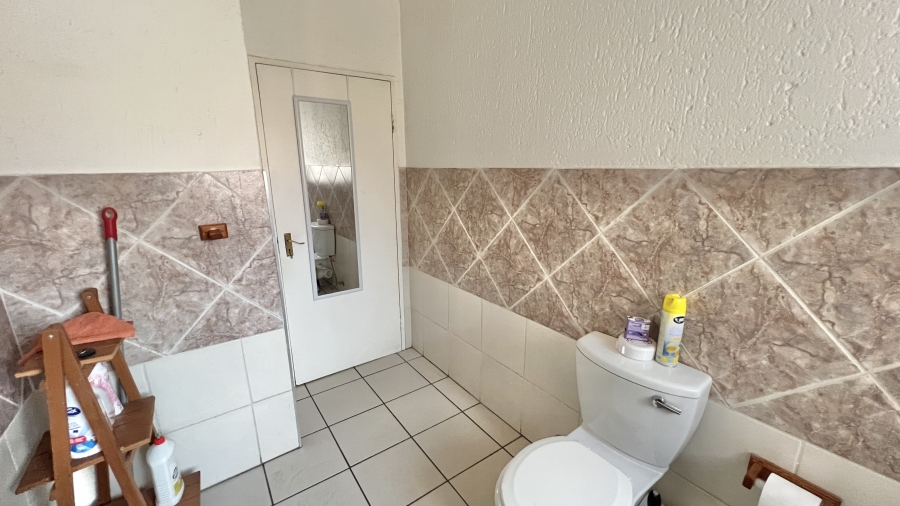 To Let 3 Bedroom Property for Rent in Vorna Valley Gauteng