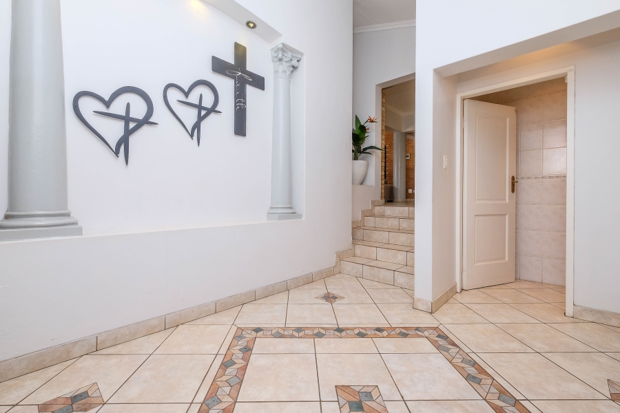 5 Bedroom Property for Sale in Wilro Park Gauteng