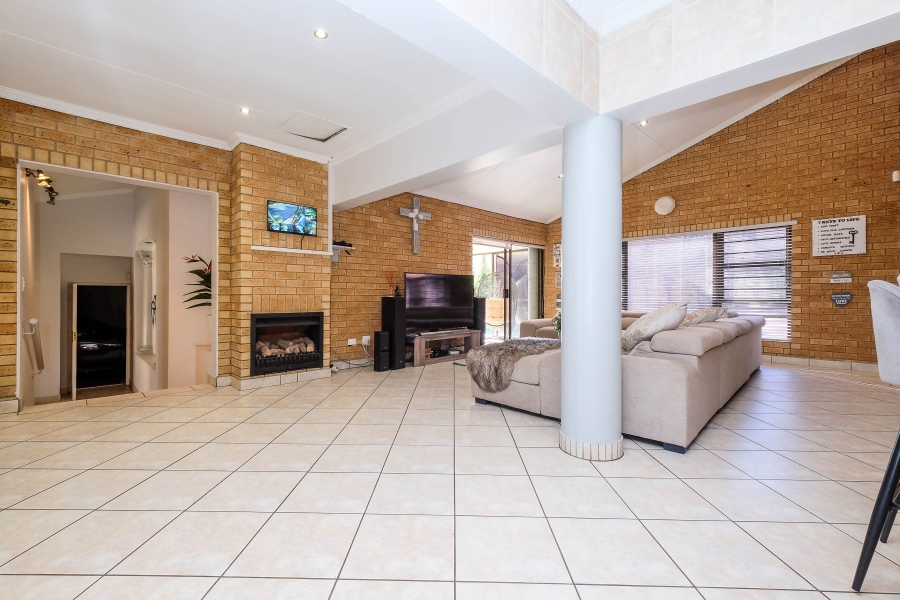 5 Bedroom Property for Sale in Wilro Park Gauteng