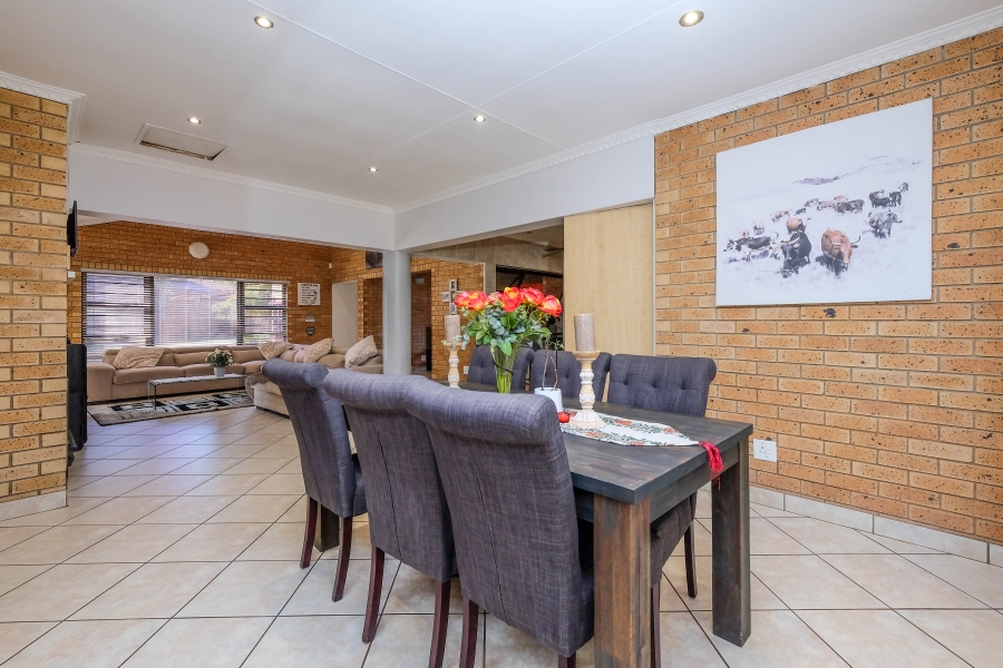 5 Bedroom Property for Sale in Wilro Park Gauteng