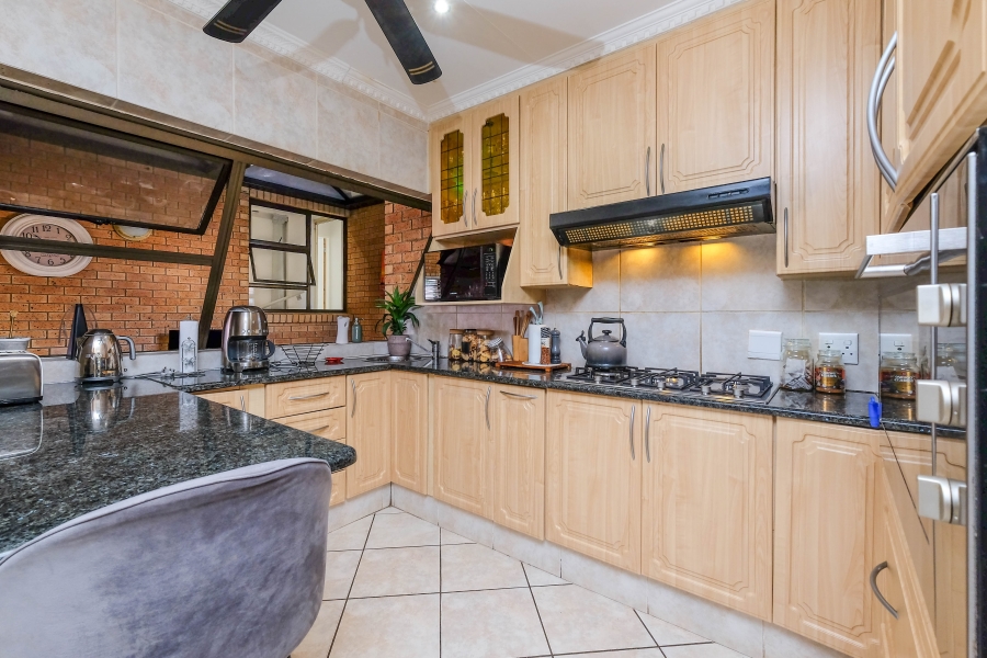 5 Bedroom Property for Sale in Wilro Park Gauteng