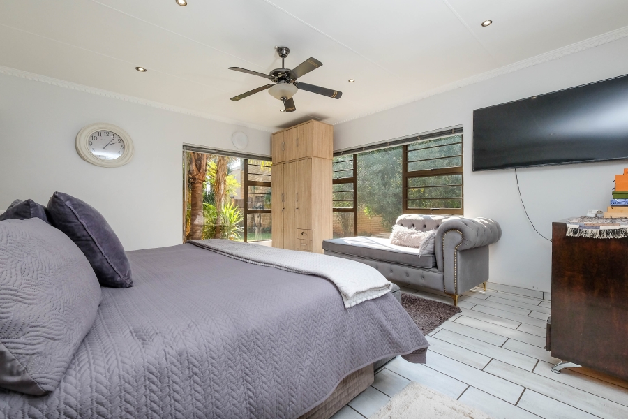 5 Bedroom Property for Sale in Wilro Park Gauteng