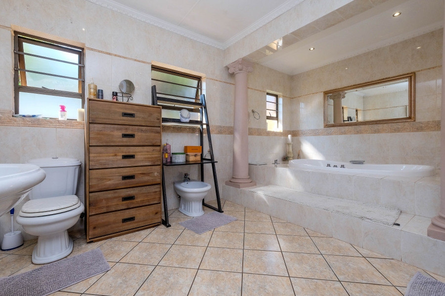 5 Bedroom Property for Sale in Wilro Park Gauteng