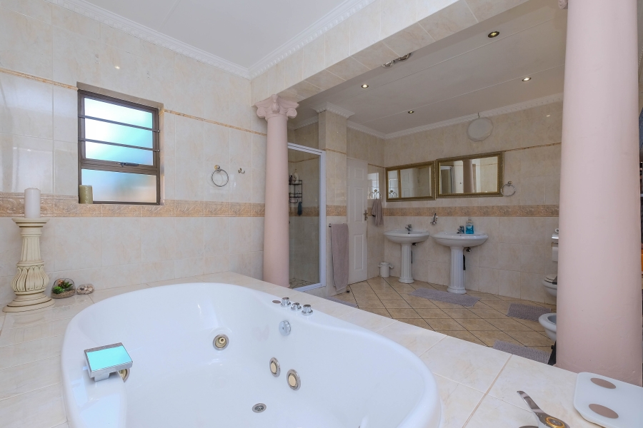5 Bedroom Property for Sale in Wilro Park Gauteng